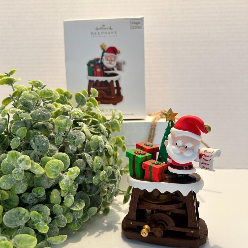 2011 Hallmark Keepsake ornament “Hide n Peek” Magic